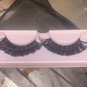 Luxurious Black False Eyelashes